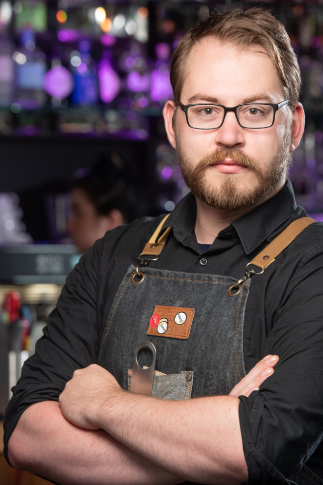Business Shooting in natürlicher Umgebung einer Bar